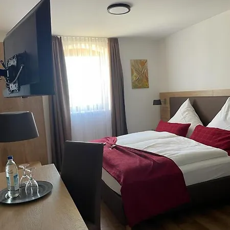Мини-отель Landgasthaus Zur Linde Pleiskirchen