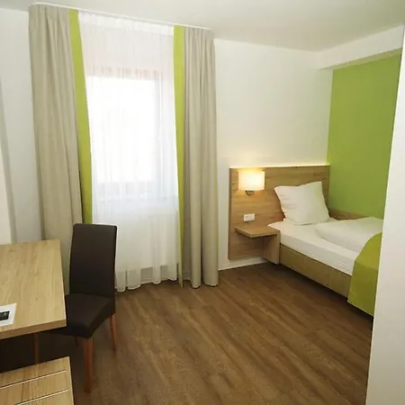 Landgasthaus Zur Linde Inn *