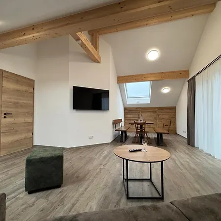 Landgasthaus Zur Linde بيت ريفي Pleiskirchen