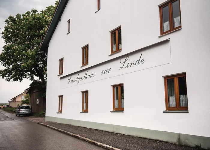 Landgasthaus Zur Linde Herberg *
