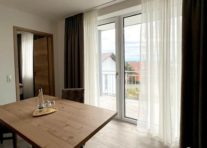Landgasthaus Zur Linde Herberg *